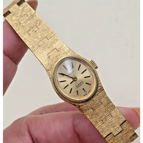 Vintage Montique 17 Jewels Incabloc Swiss Made Ladies Mechanical Gold Tone Watch main image 13